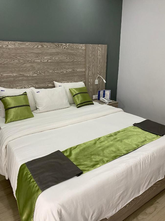 Bano Palace Hotel Дуала Екстериор снимка