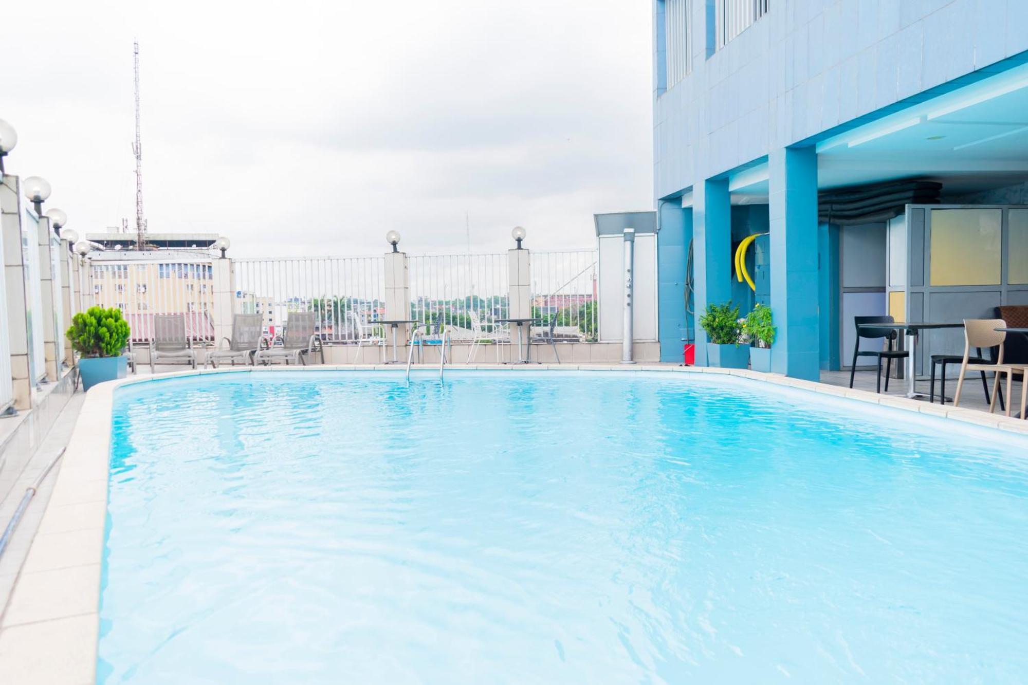 Bano Palace Hotel Дуала Екстериор снимка