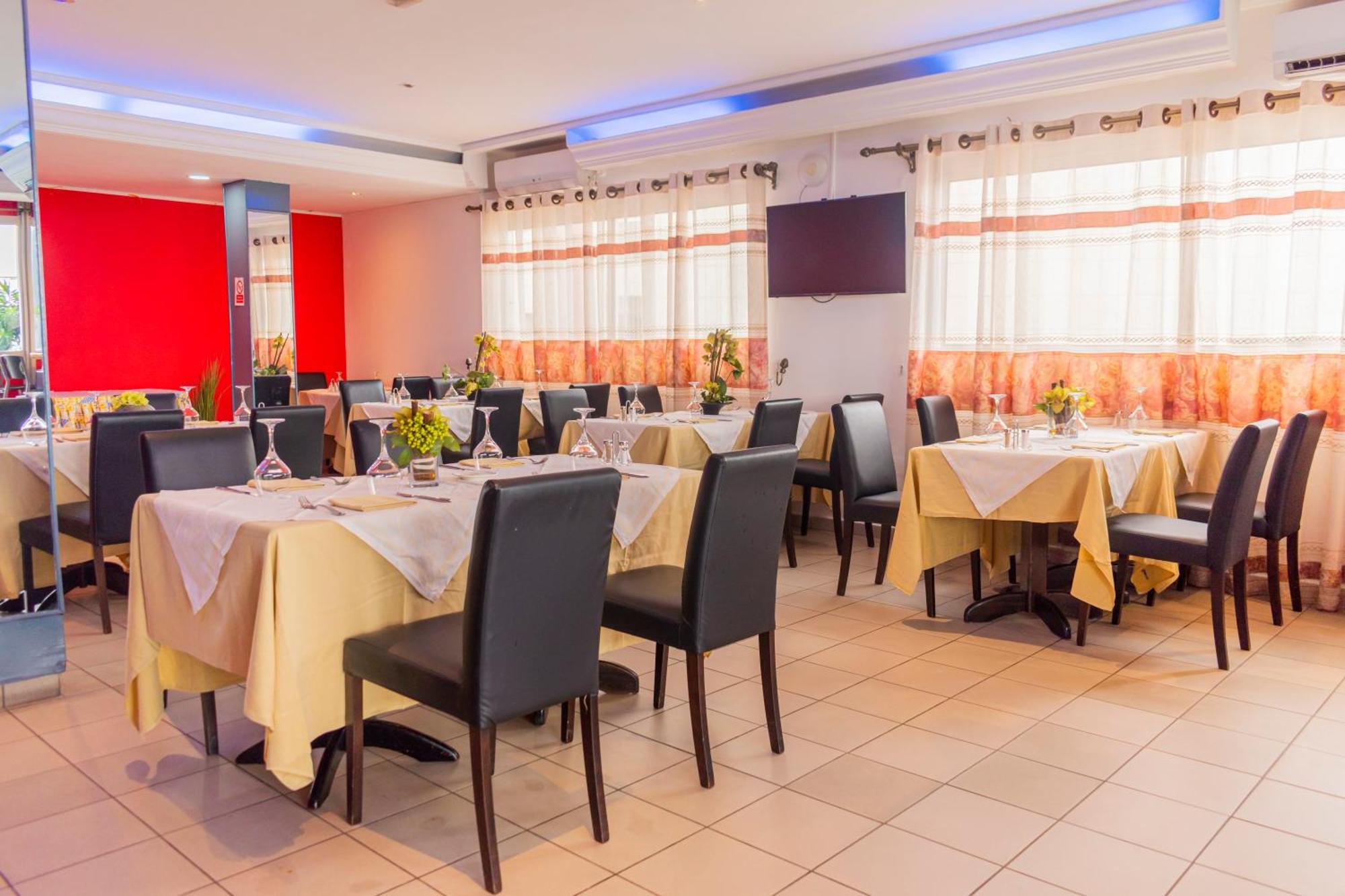 Bano Palace Hotel Дуала Екстериор снимка
