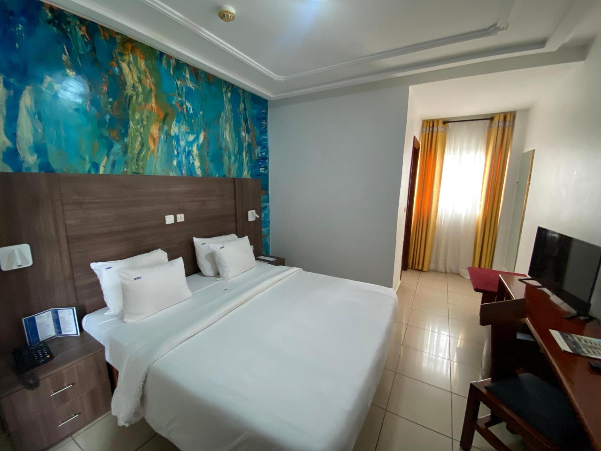 Bano Palace Hotel Дуала Екстериор снимка