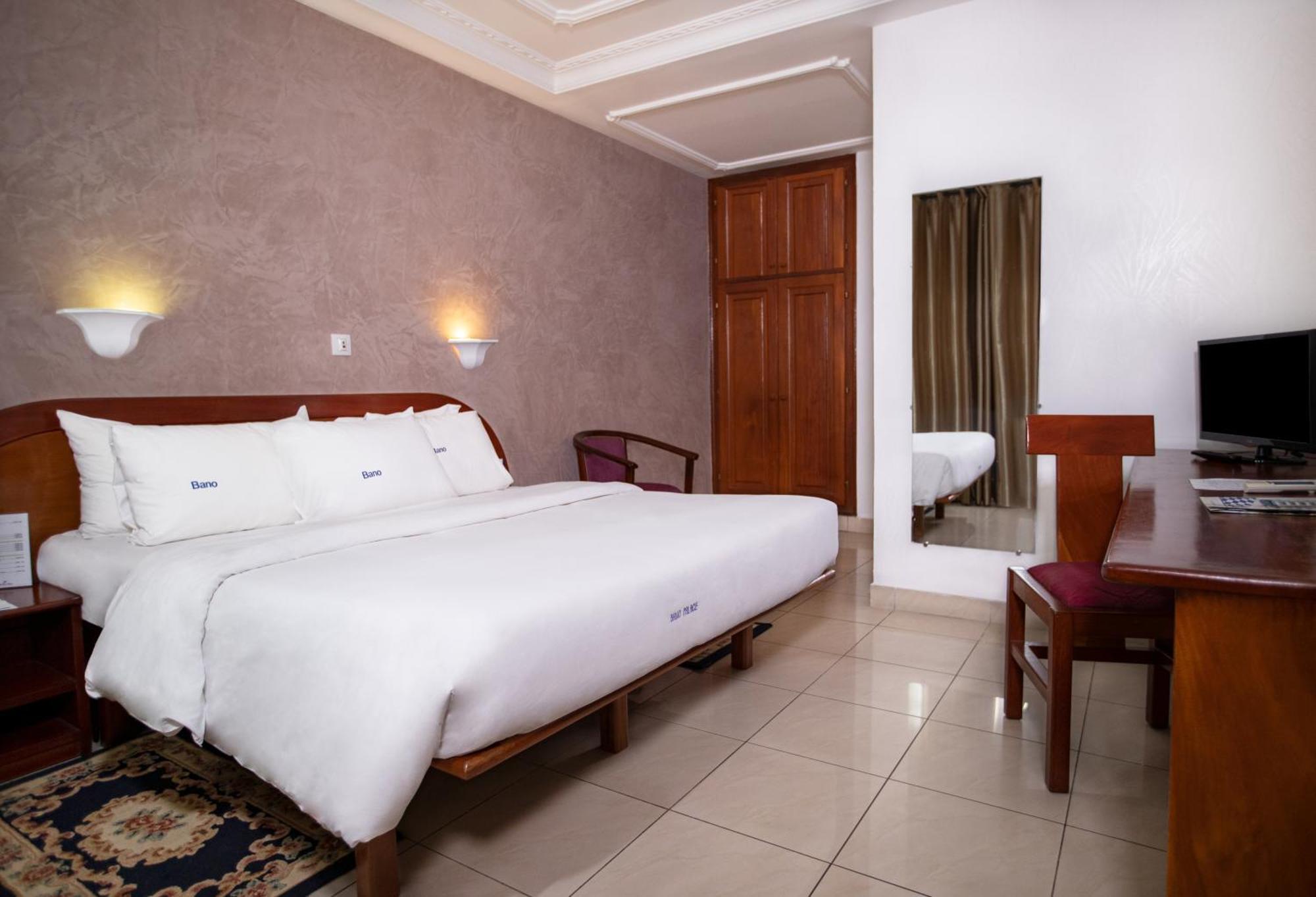 Bano Palace Hotel Дуала Екстериор снимка