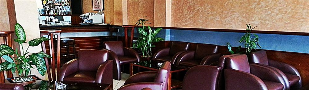 Bano Palace Hotel Дуала Екстериор снимка