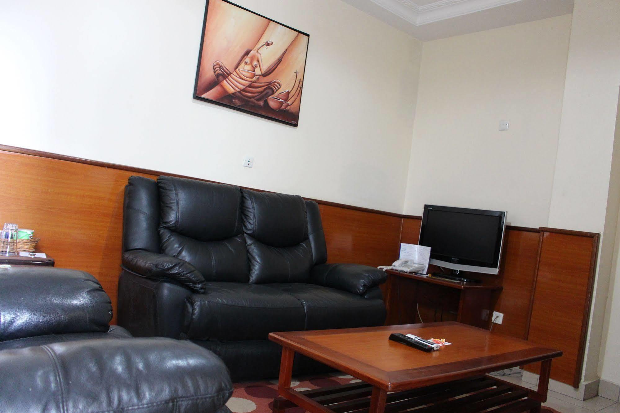 Bano Palace Hotel Дуала Екстериор снимка